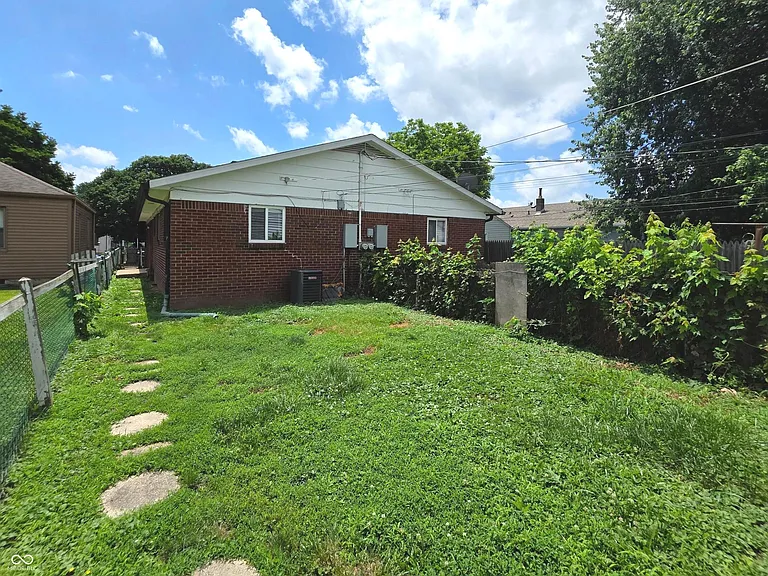 2036 Calhoun St — Photo 13