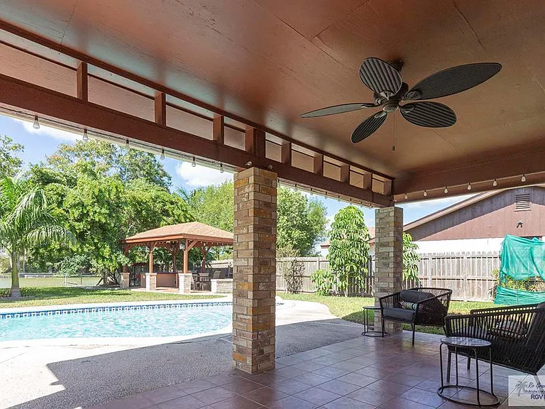 328 Creekbend Dr — Photo 20