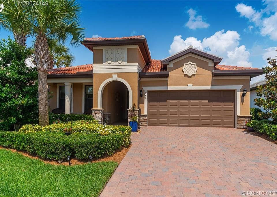 1st image of 247 SE Courances Dr