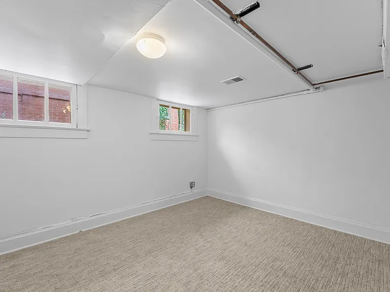 127 S Pearl St — Photo 43