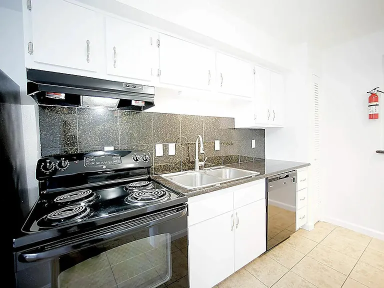Forest Oaks Apartments — Photo 8