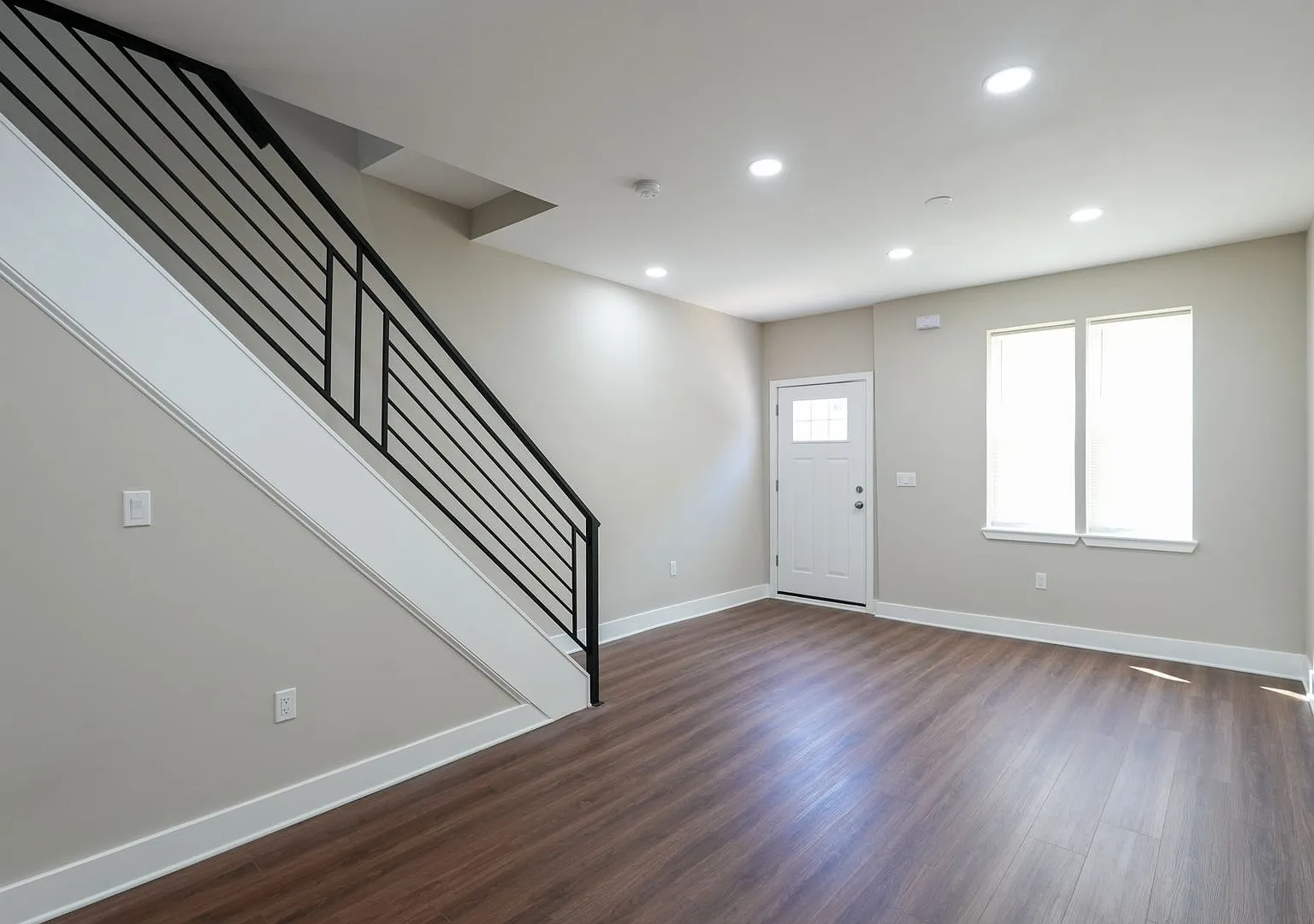 Renovated 3 Bedroom, 1.5 Bath Home in Newbold Central Air, In-Unit Laundry, Private Yard — Photo 4