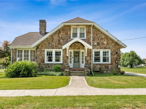 734 E Main St, Saint Petersburg, PA 16054