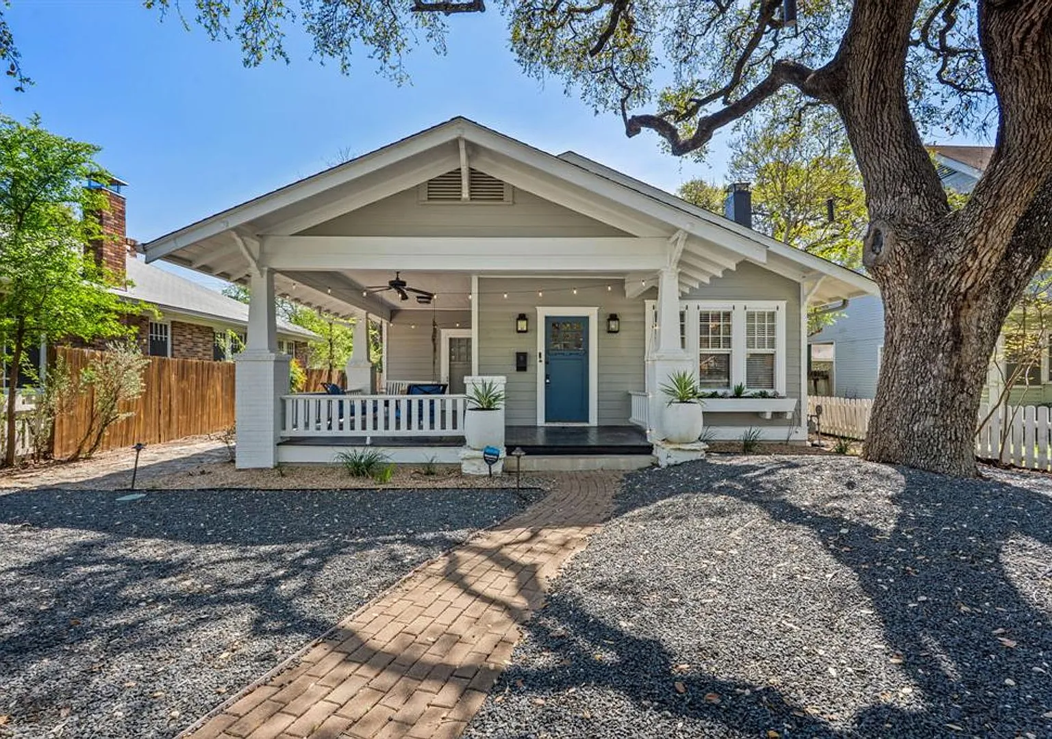 1203 W 22 1/2 St - Fully remodeled rare 4 bed free standing house in West Campus with large yard. — Photo 2