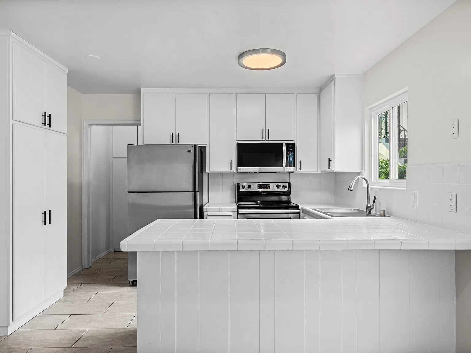 2 bed, 1400 sqft, $4,500 — Photo 3