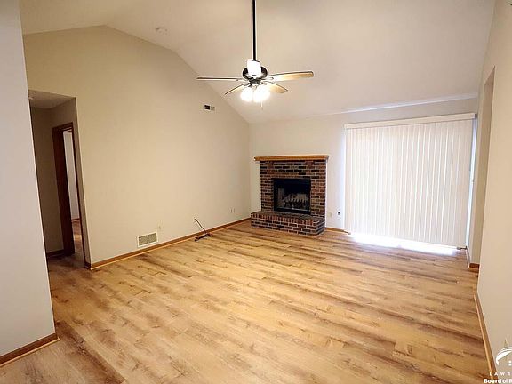 3rd image of 2701 Meadow Pl