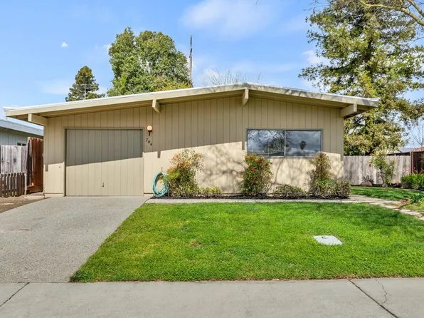 704 W El Dorado Dr, Woodland, CA 95695