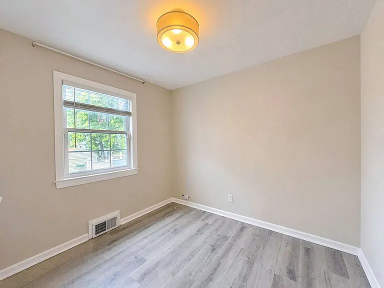 171 New York Ave — Photo 13