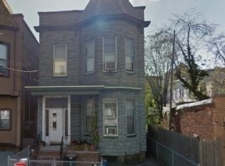 319 26th St, Union City, NJ 07087