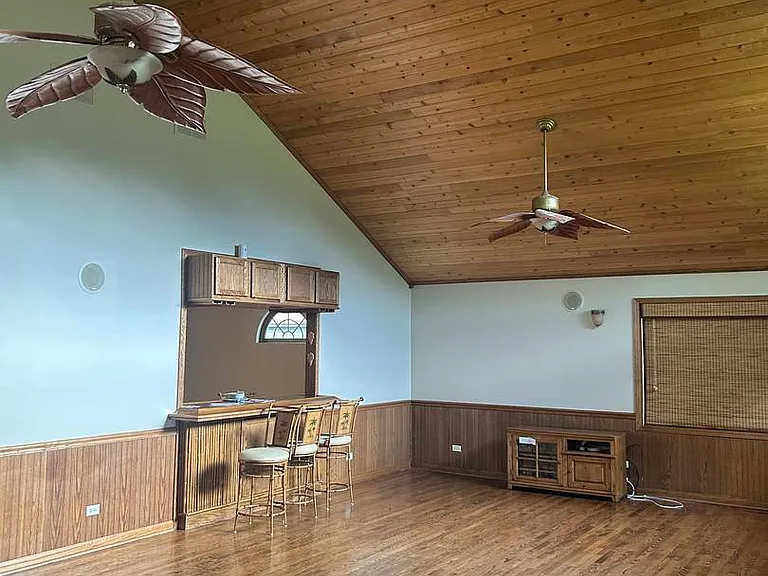 527 Springwood Ln — Photo 7