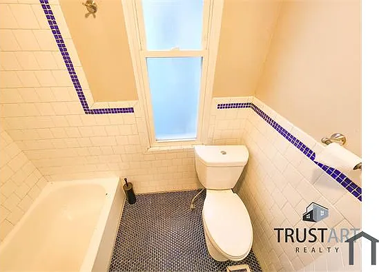 3885 Manor St — Photo 4