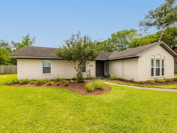 5115 Bentwood Ln, Friendswood, TX 77546