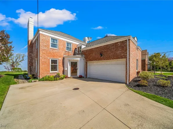 21401 Edgecliff Dr, Cleveland, OH 44123