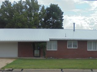 808 P St, Beaver City, NE 68926