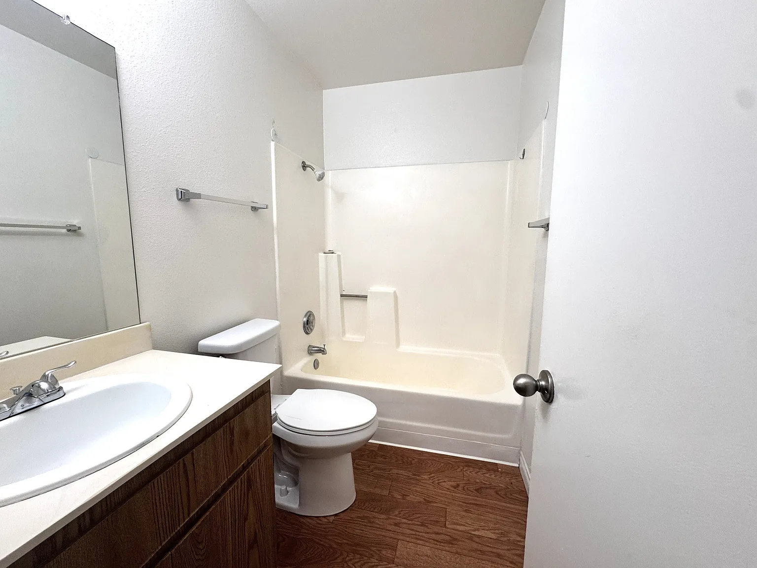 2 bed, 870 sqft, $2,060 — Photo 4