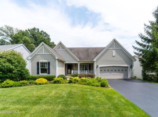 18 Summerfield Cir, Mechanicville, NY 12118