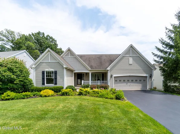 18 Summerfield Circle, Mechanicville, NY 12118