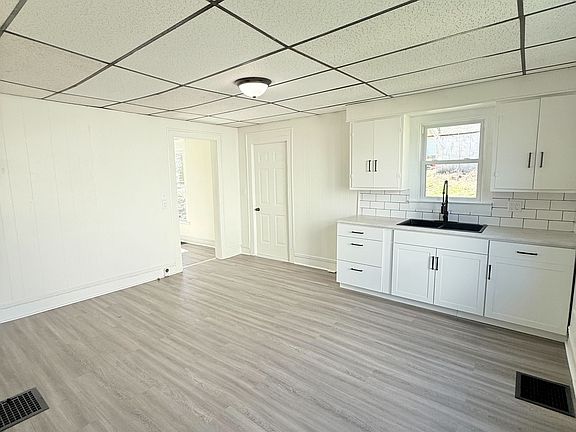 2nd image of 25 Clarksville St