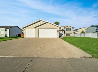 3200 15th St SE, Minot, ND 58701