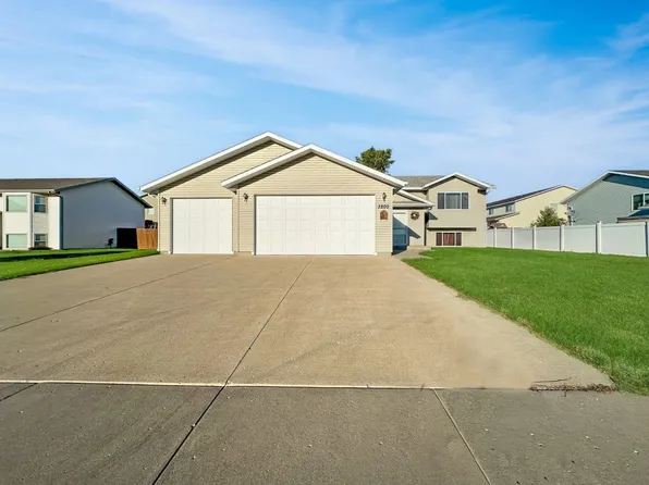 3200 15th St SE, Minot, ND 58701