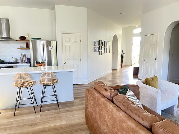 4th image of 4048 Clarewood Way