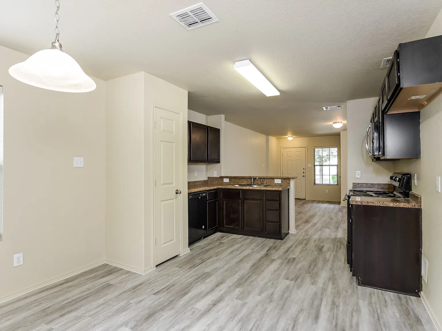 Enclave at Northeast Crossing — Photo 4