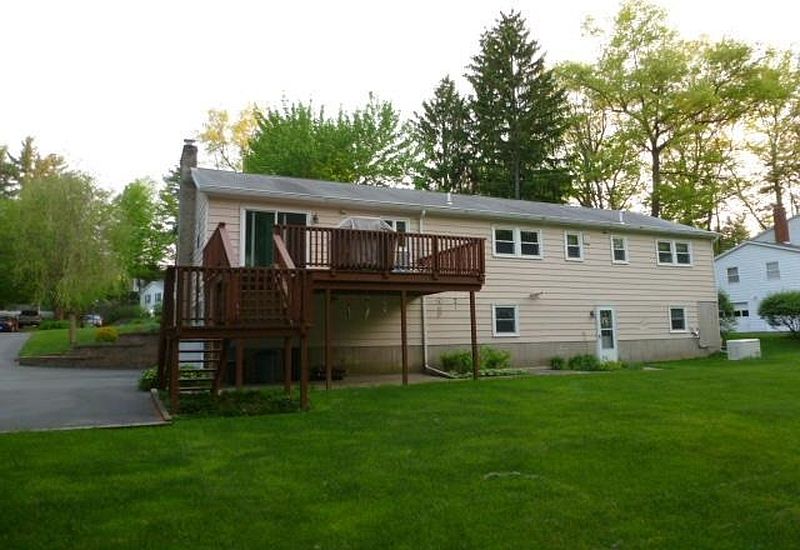 2nd image of 6 PEPPER HOLLOW Drive