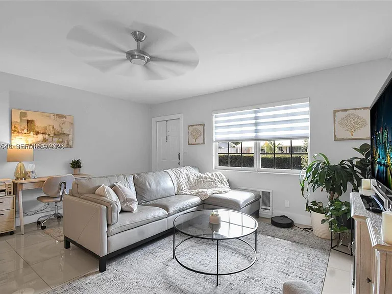 2701 Middle River Dr #3 — Photo 8