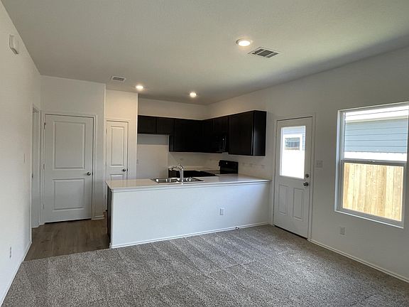 4th image of 1104 Minnow Ln