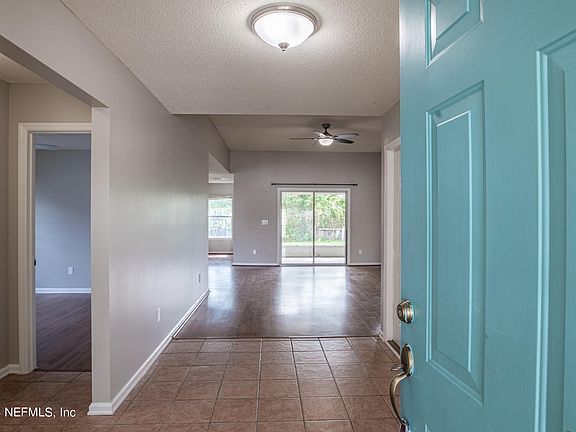4th image of 2069 WILLESDON Drive W