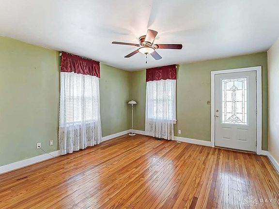 3rd image of 2323 Revere Ave