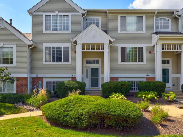 42 Cherbourg Ct, Wheeling, IL 60090