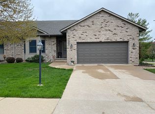 6904 N Willow Ridge Dr, Peoria, IL 61614