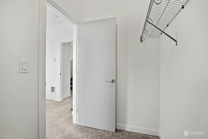 S Plum St, Seattle — Photo 3