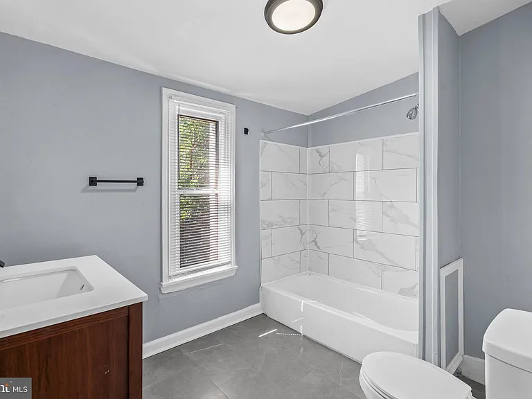 1638 W Juniata St — Photo 12
