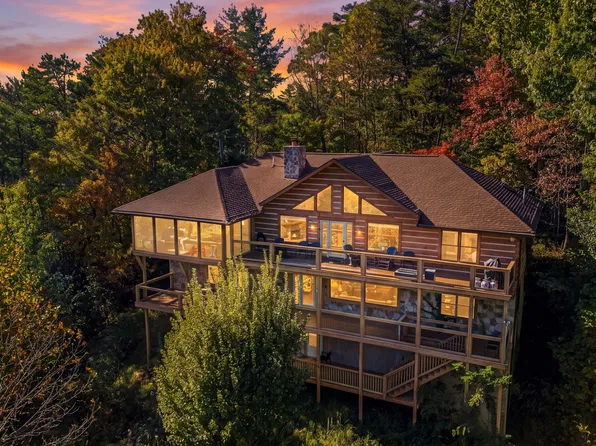 449 Lucerne Way, Gatlinburg, TN 37738