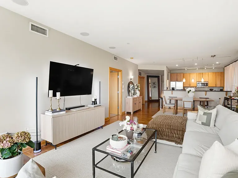 545 E Wells St #502 — Photo 14