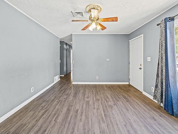 3rd image of 3025 Fairwood Dr