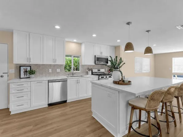 39163 Warm Springs Dr, Palm Desert, CA 92260