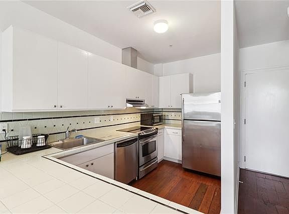 4th image of 1025 Harmony St #202