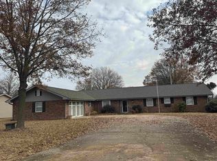 2111 S Oak St, Stuttgart, AR 72160