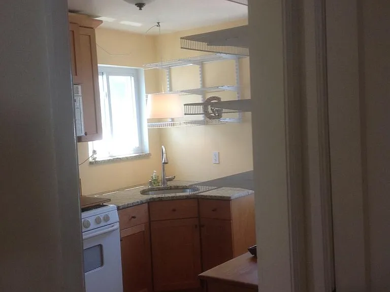 Kitchen wire shelving