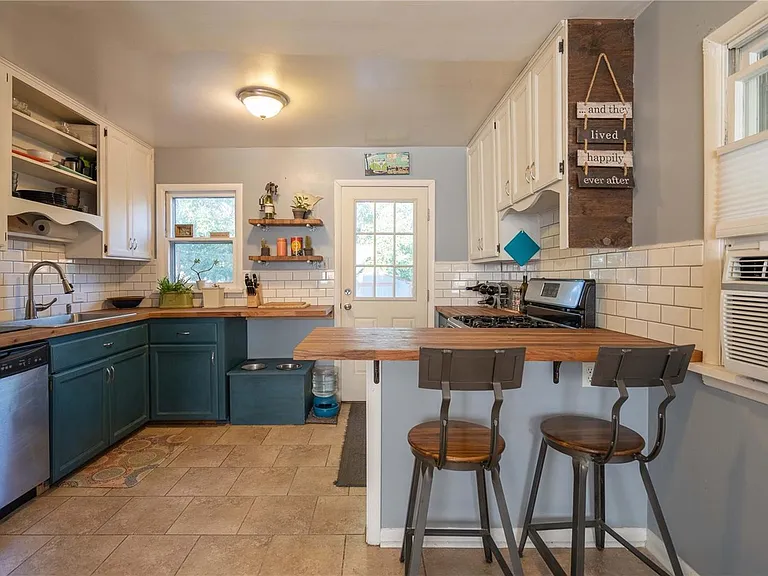 2110 S Hooker Way — Photo 8