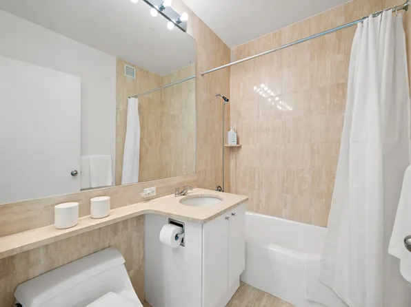 200 Riverside Boulevard image 16 of 29