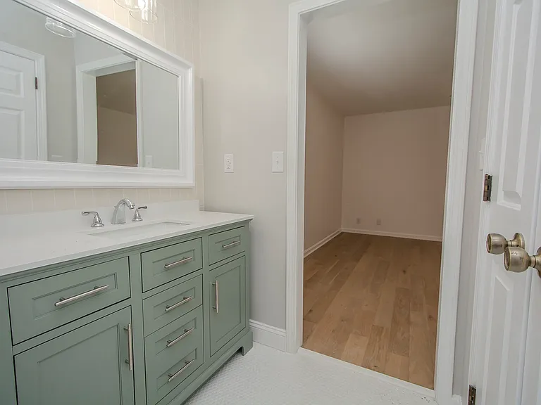 11802 Robindale Rd — Photo 33