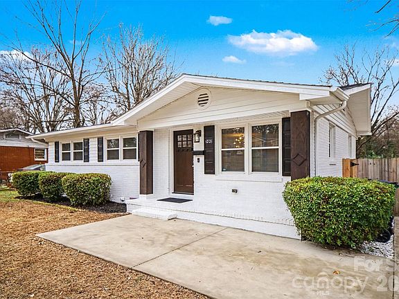 4th image of 1221 Rollingwood Dr