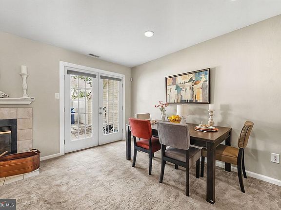 5th image of 205 Royal Dr