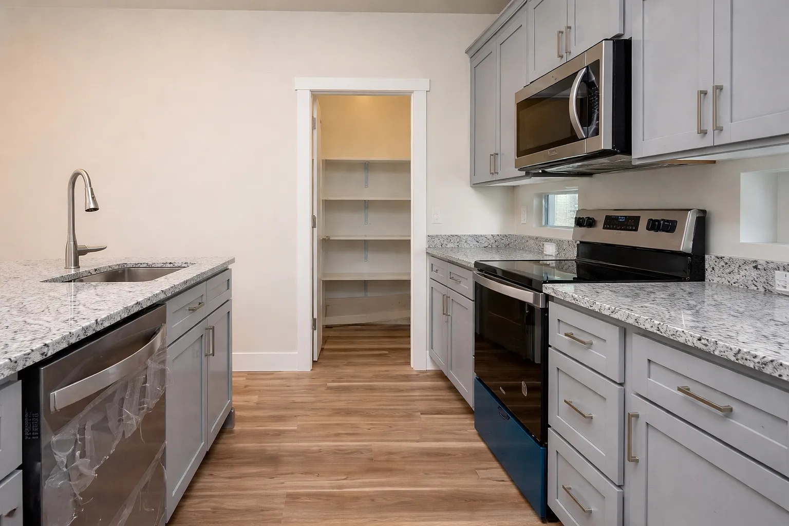3 bed, 2.5 bath, $2,200 — Photo 3