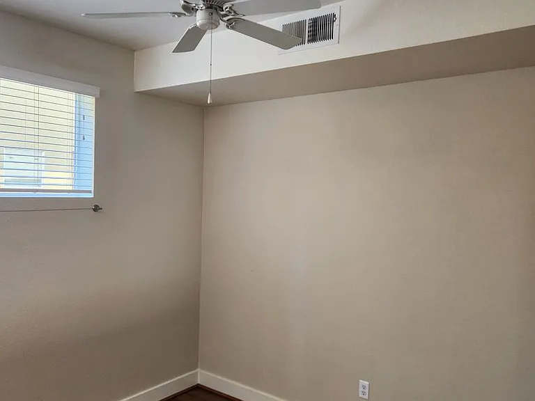 338 City Center Dr — Photo 13