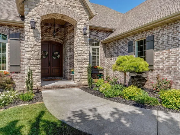 2927 S Camber Avenue, Springfield, MO 65809